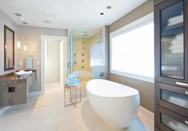 Elegant Bath and Floor