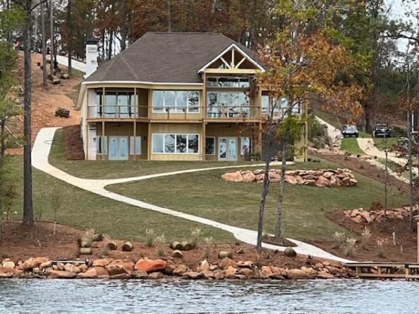 J & J Custom Homes
