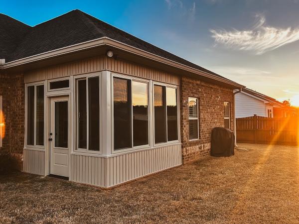 Hang and Maintain Vinyl Siding & Windows