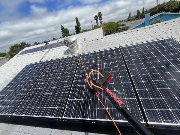 Teodor Window Solar Cleaning