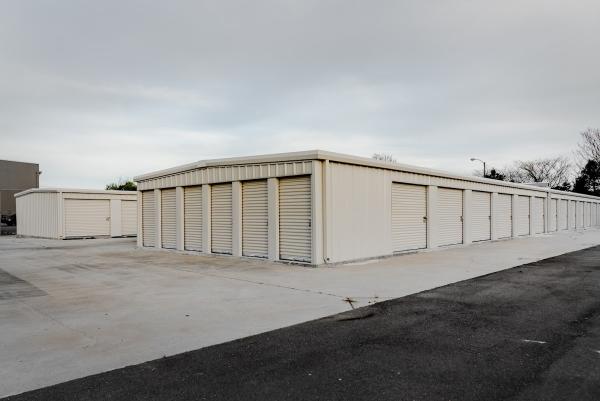 Fountain Plaza Storage