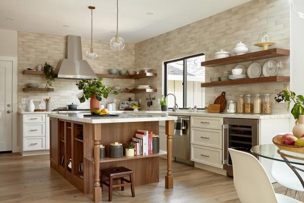 Mr & Mrs Construction & Remodeling