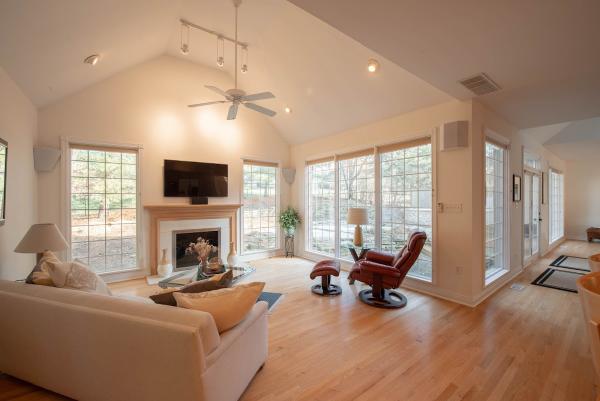 Re/Max Acclaimed Properties: Ruth Morton