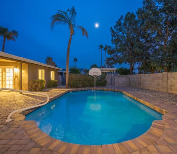 Hawaiian Breeze Pools