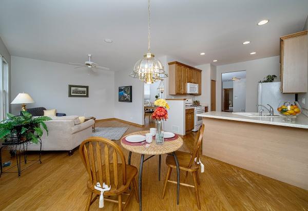 Laura Swinden: Swinden Homes Team Re/Max Suburban