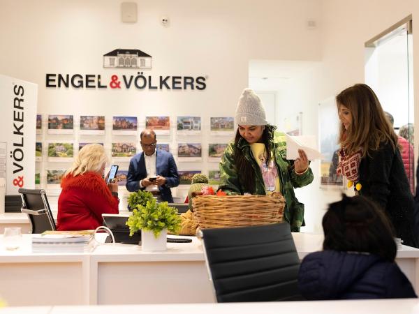 Brandon Larson Realtor at Engel & Volkers
