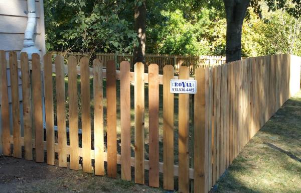 Royal Fence & Design LLC