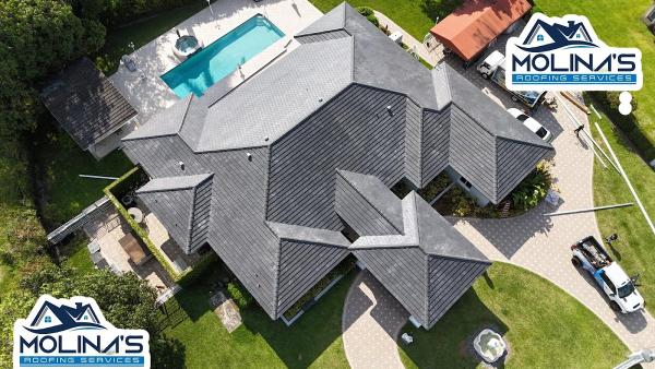 Molina's Roofing Services