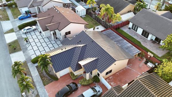 Molina's Roofing Services