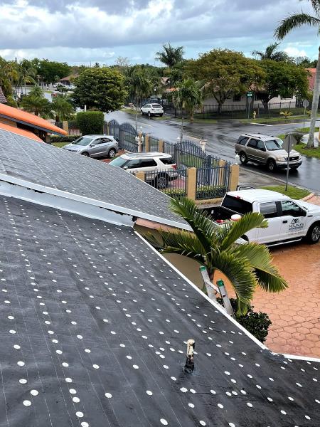 Molina's Roofing Services