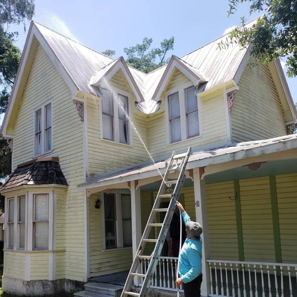 Wash A House
