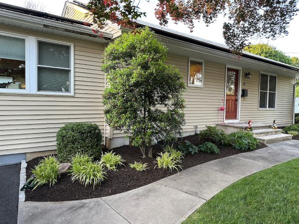 Custom Landscaping & Lawn Care