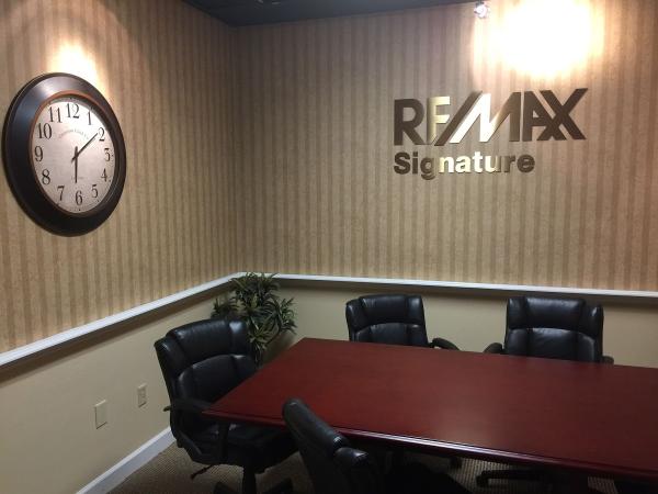 Re/Max Signature