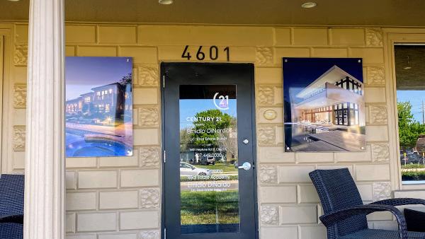 Stanley Watts -- Century 21 Wolf's Crossing Realty