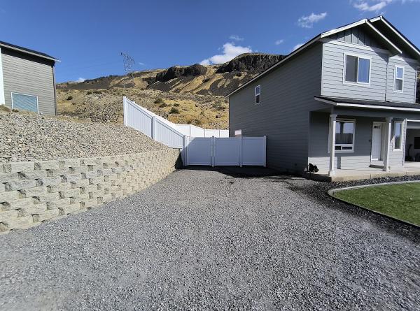Moongate Landscaping & Construction