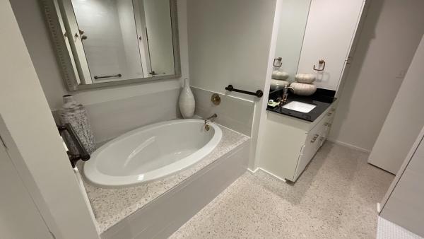 Ekon Bath