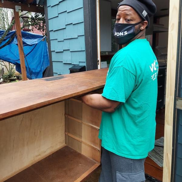 Von's Moving and Hauling