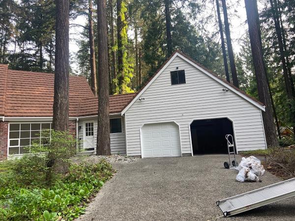 Hillside Roofing & Gutters