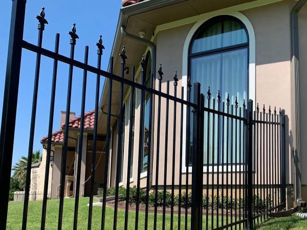 Lonnie & Co. Fencing