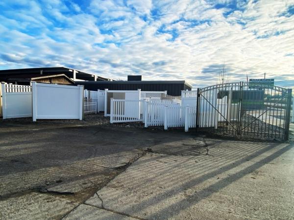 Custom Wood and Vinyl Fencing
