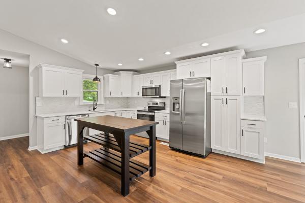 Mid-Mo Cleaning: Housekeeping & Janitorial Service