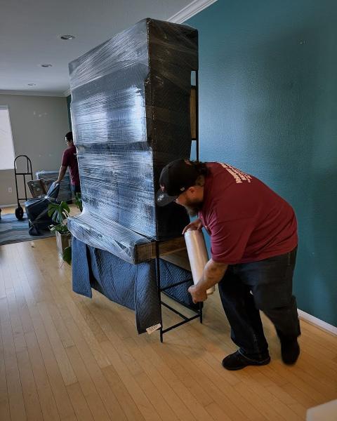 Velazquez Movers LLC
